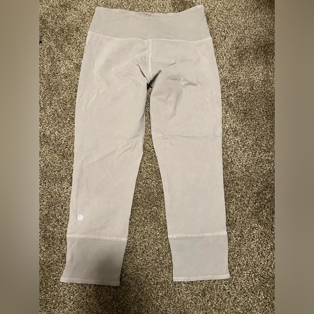 Lululemon size 10 Wunder under crop 23* VGUC